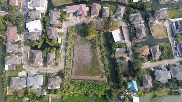 ขายที่ดินติดริมน้ำ เนื้อที่ 2 ไร่ 3 งาน 44 ตร.ว. ในหมู่บ้าน มณีรินทร์ เลค แอนด์ ลากูล รังสิต-ปทุมธานี อำเภอเมืองปทุมธานี โทร 0938141475